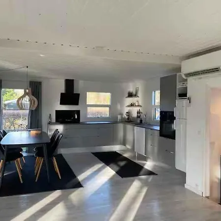 Newly Renovated 150 M From Fjord * Farsø