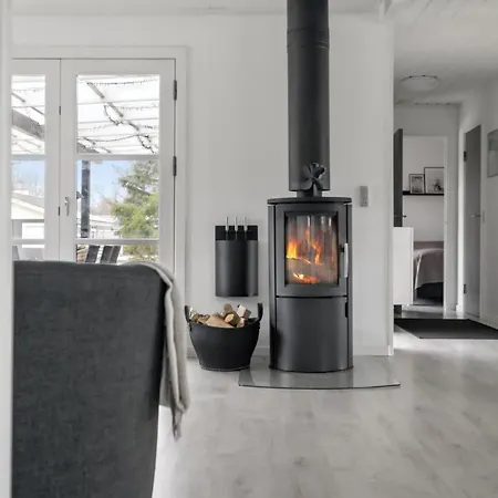 Newly Renovated 150 M From Fjord