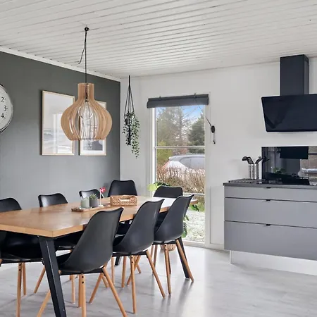 Newly Renovated 150 M From Fjord Farsø