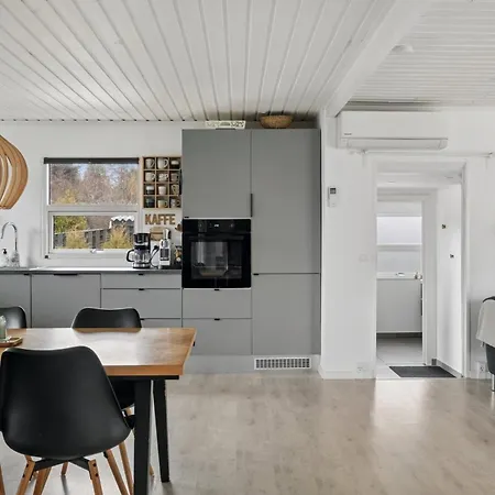 Newly Renovated 150 M From Fjord
