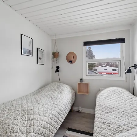 Newly Renovated 150 M From Fjord * Farsø