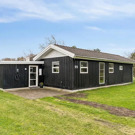 Newly Renovated 150 M From Fjord Farsø