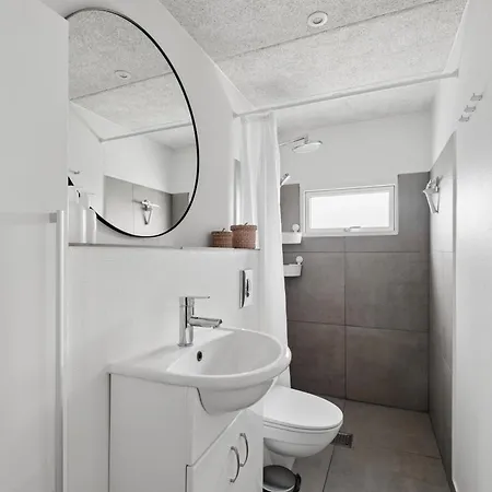 Newly Renovated 150 M From Fjord *