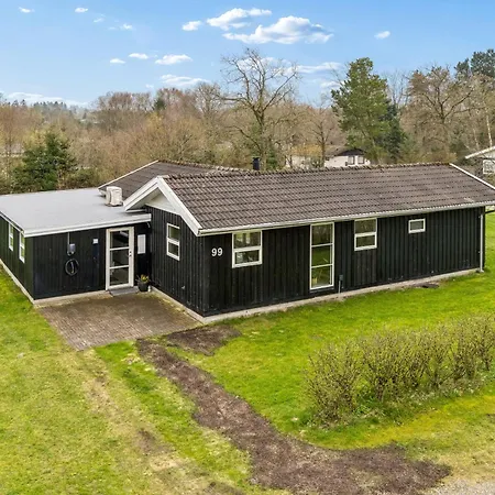 Newly Renovated 150 M From Fjord Farsø
